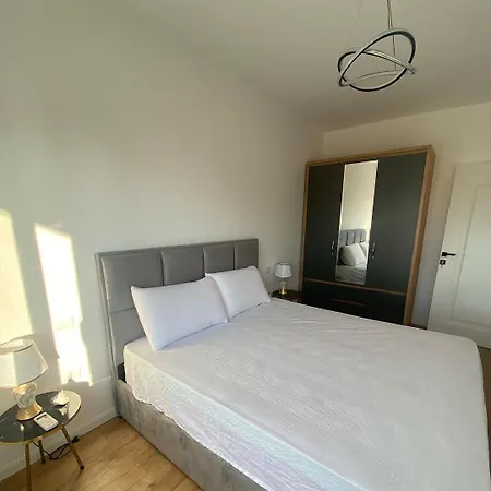 Hira Apartment *