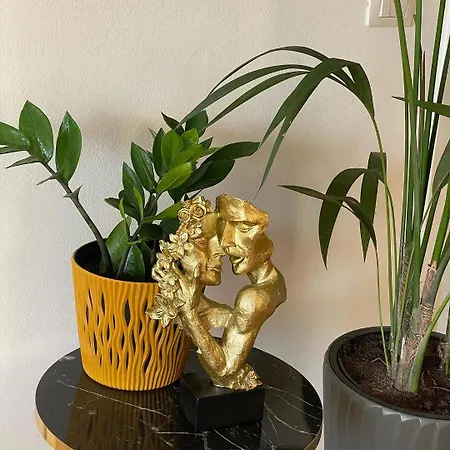 Hira Apartment